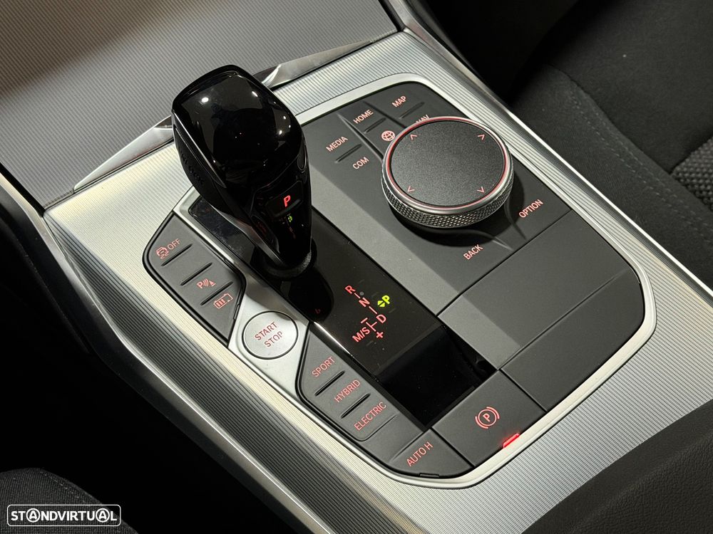 BMW 330 e Touring Aut. Advantage - 18