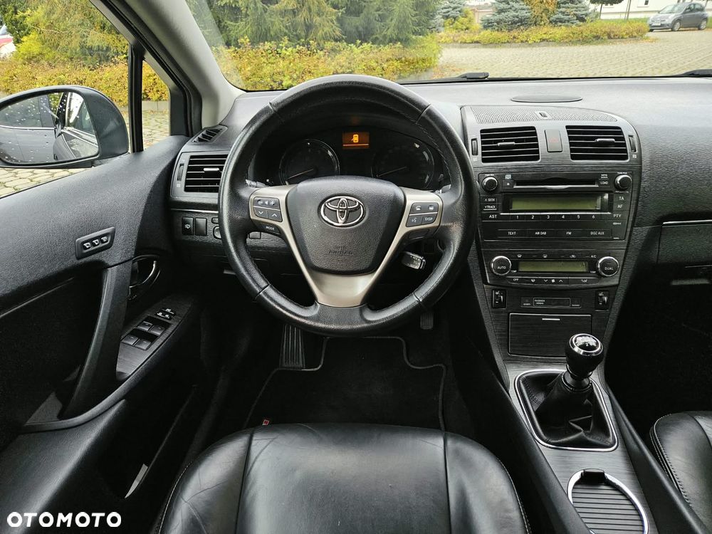 Toyota Avensis 2.0 Executive - 24