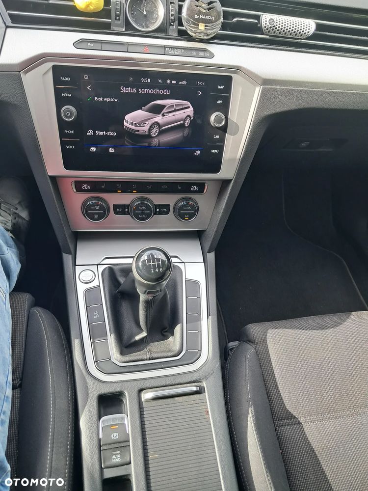 Volkswagen Passat - 12