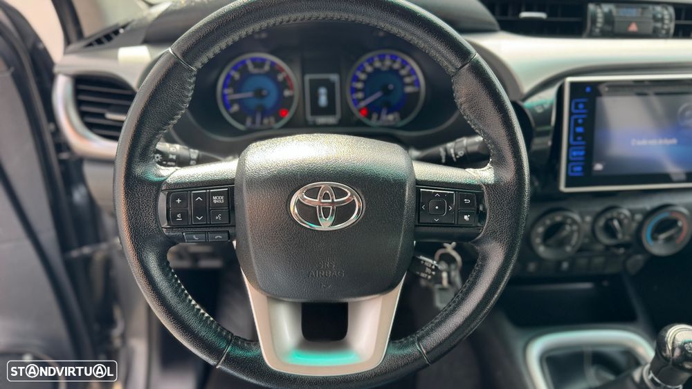 Toyota Hilux 2.4 D-4D 4WD CD Tracker - 8