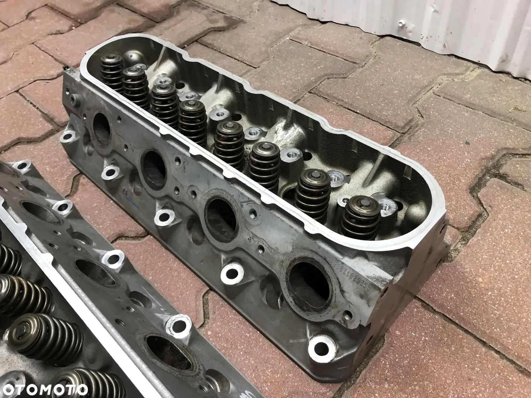CADILLAC ESCALADE III 6,2 V8 2006-2014 CHEVROLET CAMARO SS 6,2 V8 2009-2015 LS3 GŁOWICA SILNIKA - 6