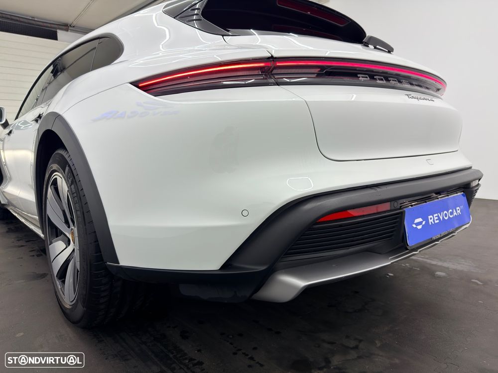 Porsche Taycan Cross Turismo 4 - 12