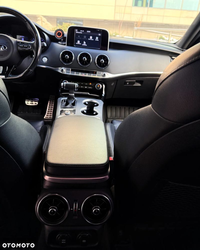 Kia Stinger 3.3 T-GDI V6 GT AWD - 19