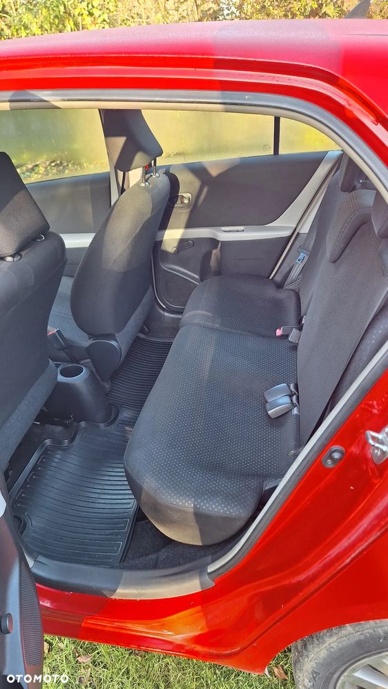 Toyota Yaris 1.33 Premium - 4