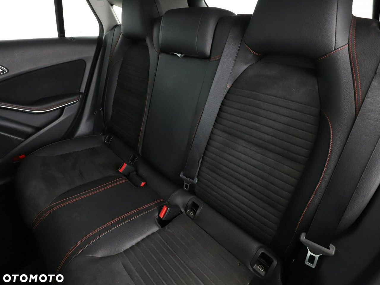 Mercedes-Benz CLA Shooting Brake 180 7G-DCT AMG Line - 17