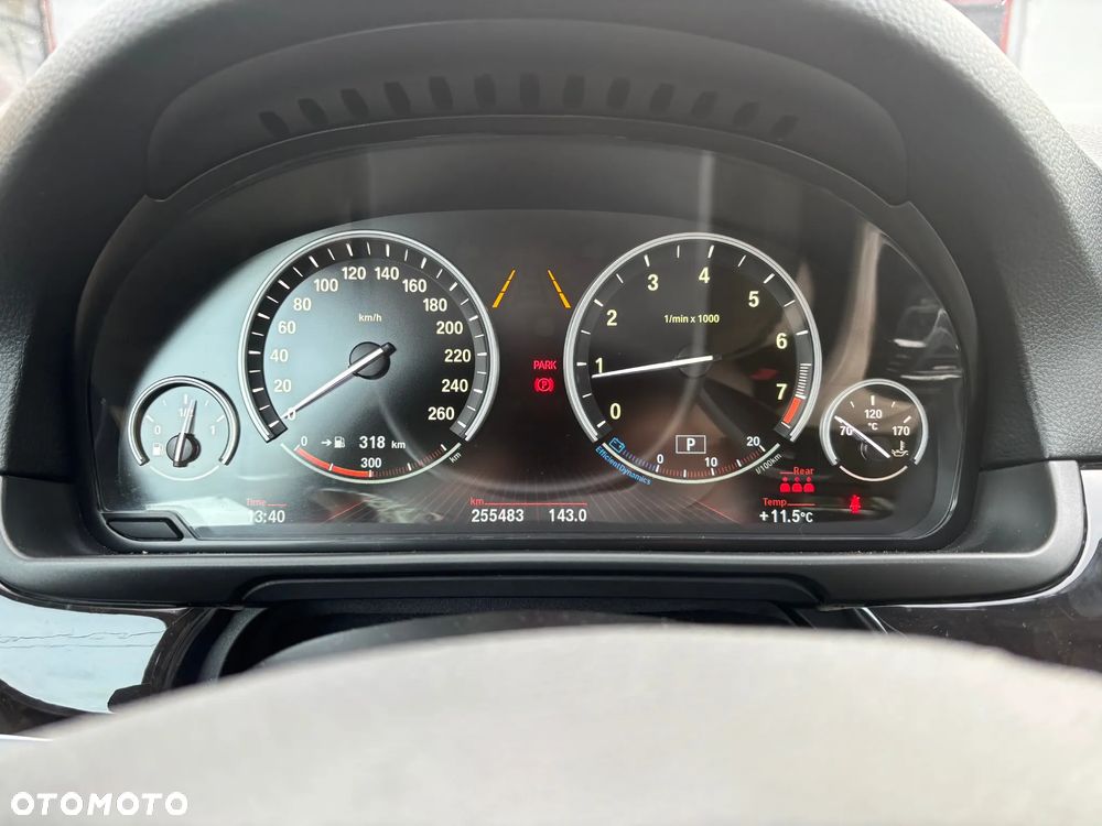 BMW Seria 5 550i - 13