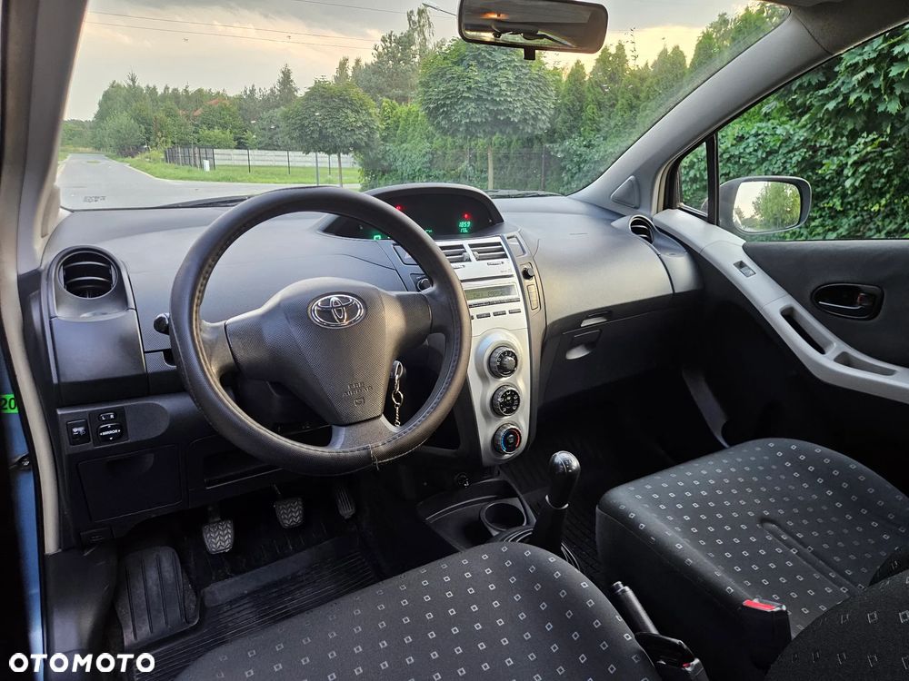 Toyota Yaris - 16