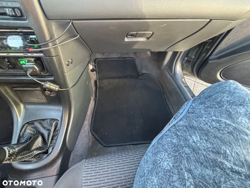 Mazda 323F 2.0 V6 GT - 6