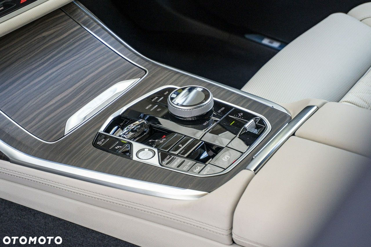 BMW X7 - 15