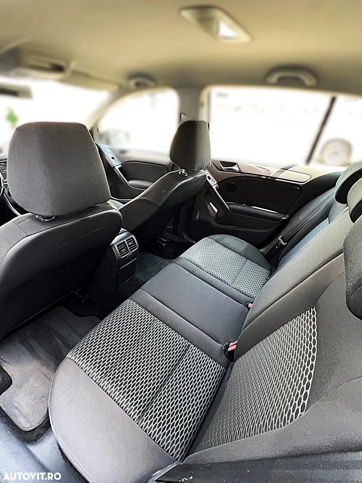 Volkswagen Golf 2.0 TDI Comfortline DSG - 11
