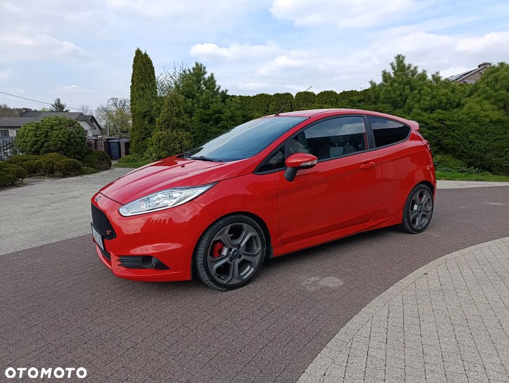 Ford Fiesta 1.6 EcoBoost ST - 9