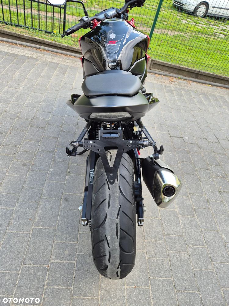 Suzuki GSX - 32