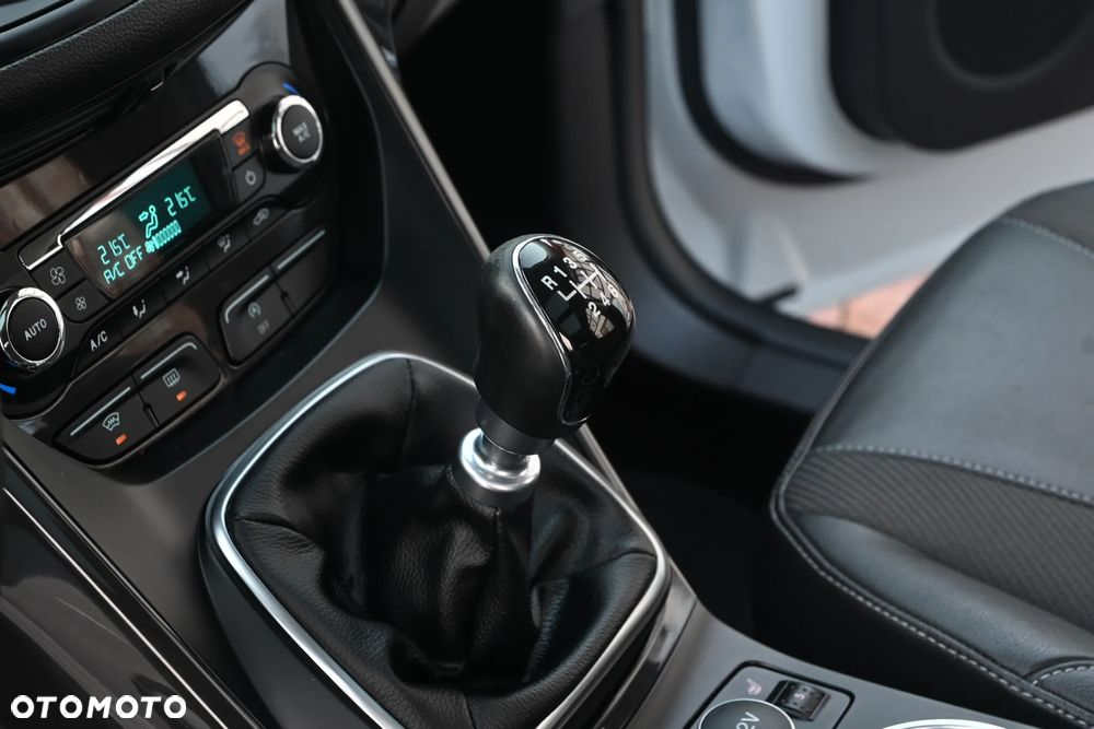 Ford Kuga 2.0 TDCi FWD Titanium - 25