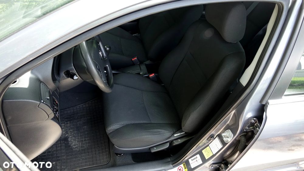 Toyota Avensis - 8