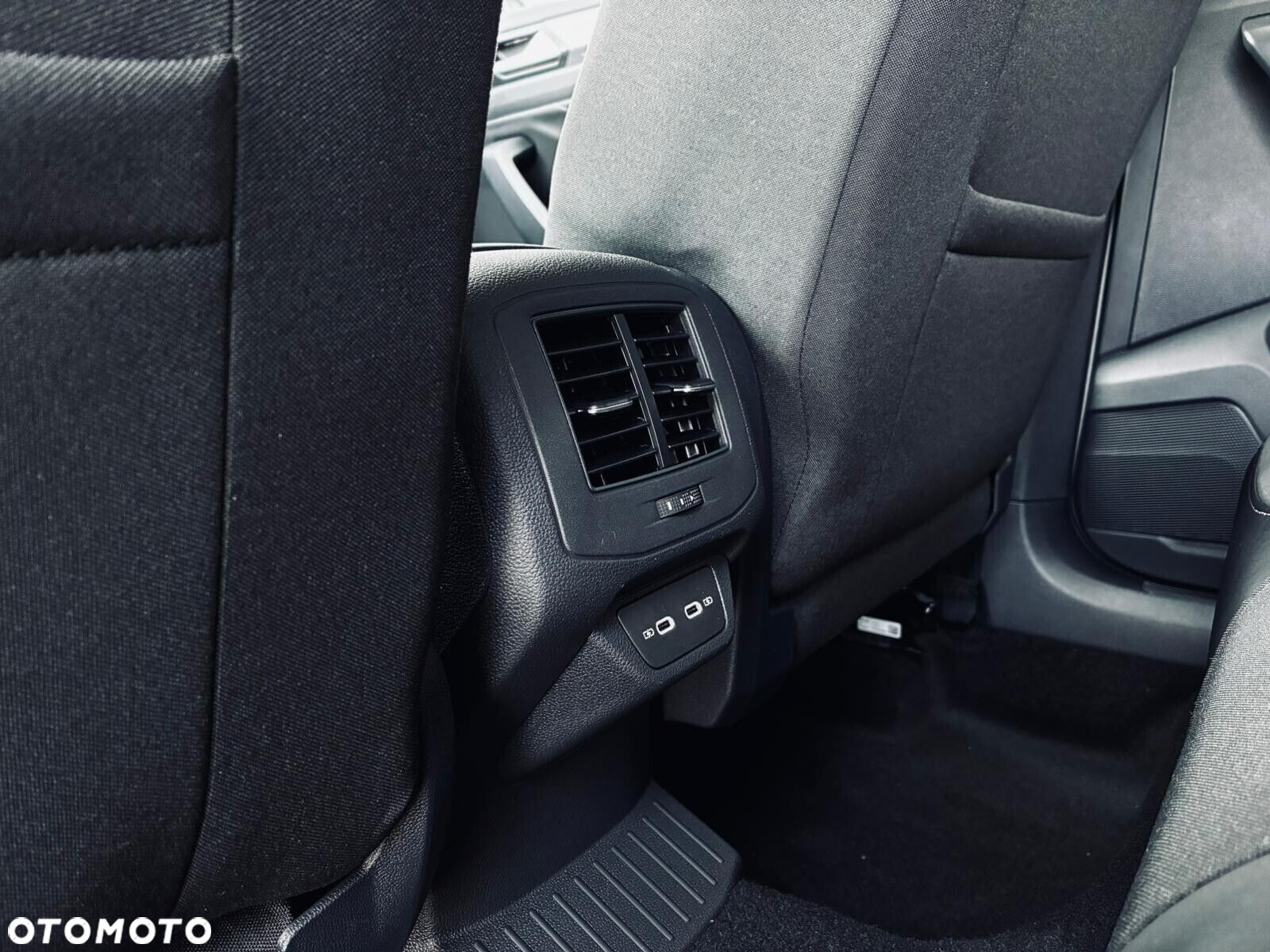 Volkswagen T-Roc - 23