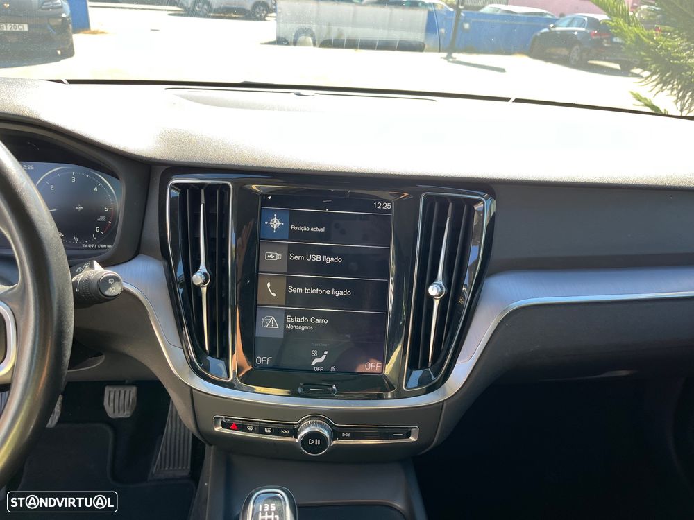 Volvo V60 2.0 D3 Momentum Plus - 35