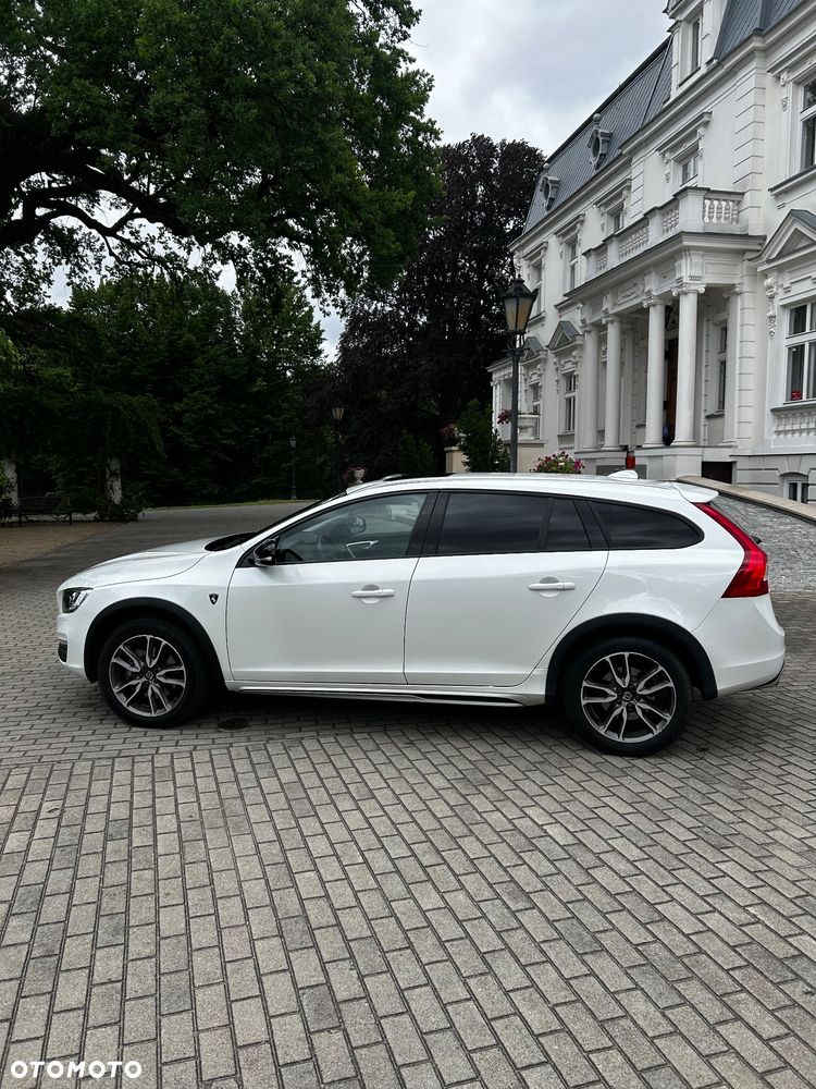 Volvo V60 Cross Country T5 AWD Momentum - 8