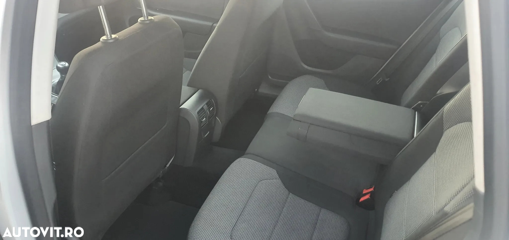 Volkswagen Passat Variant 2.0 Blue TDI SCR Business Edition - 9