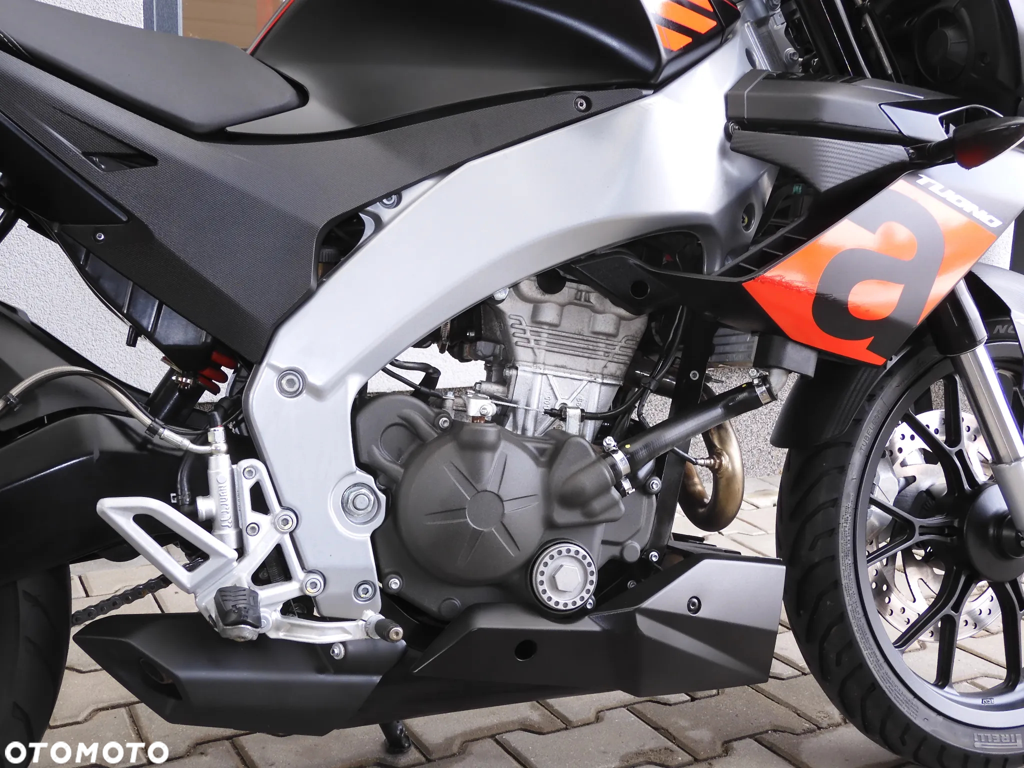 Aprilia Tuono - 8