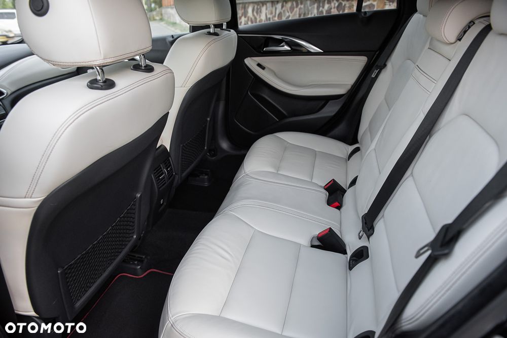 Infiniti Q30 - 28