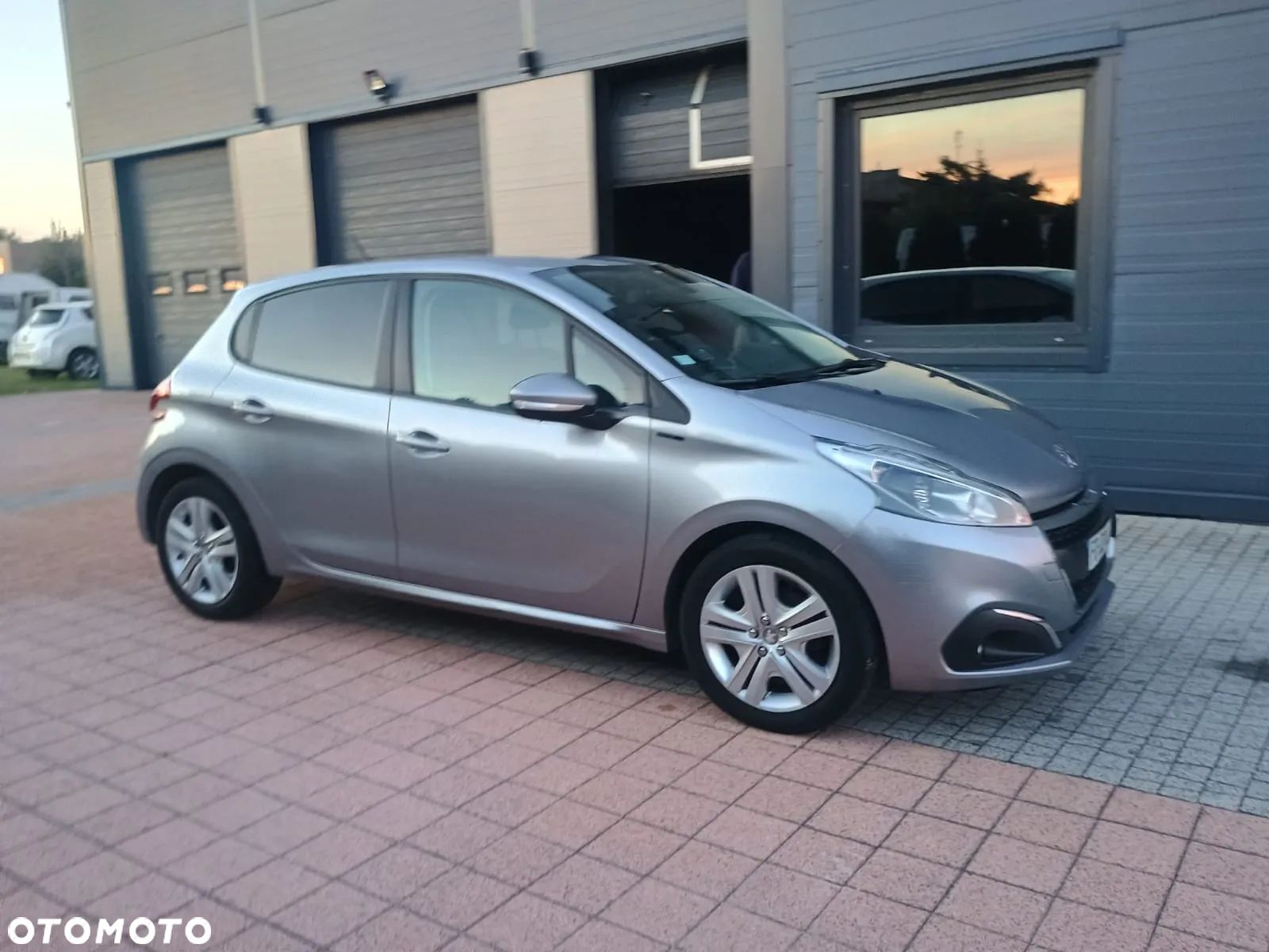 Peugeot 208 - 1