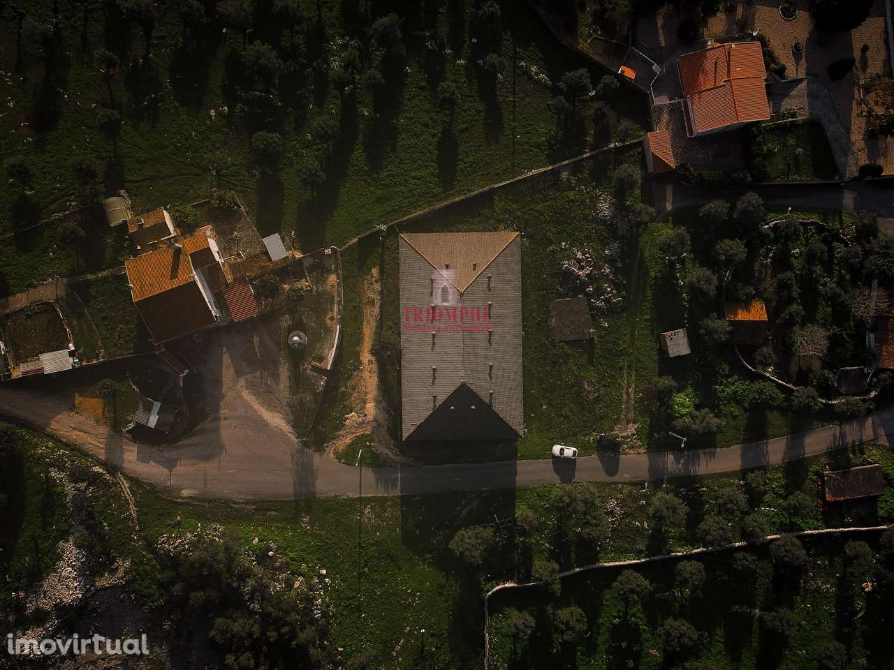 Armazém Industrial 2.100m2 de Terreno, Mendiga, Porto de Mós - Grande imagem: 4/12