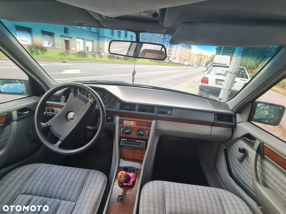Mercedes-Benz W124 (1984-1993) - 16