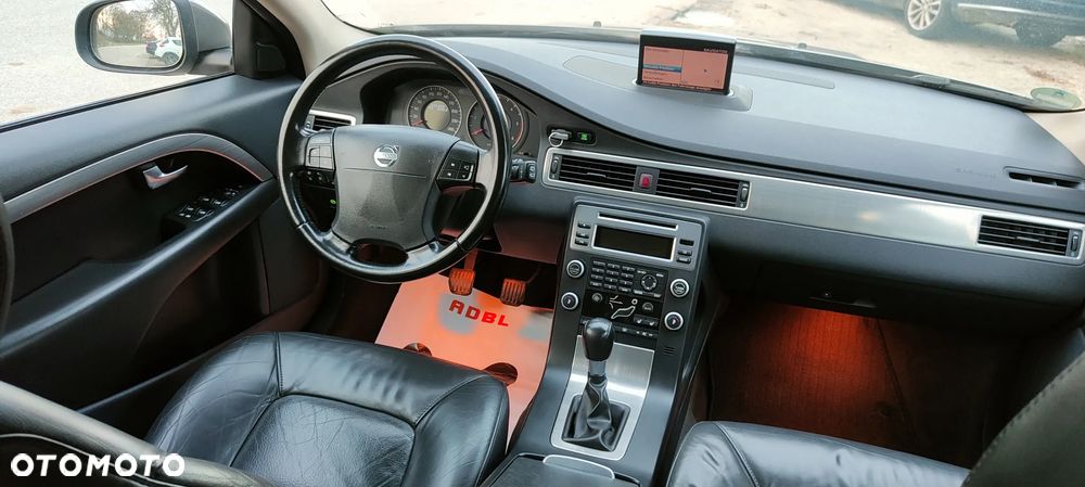 Volvo V70 2.4D Momentum - 29
