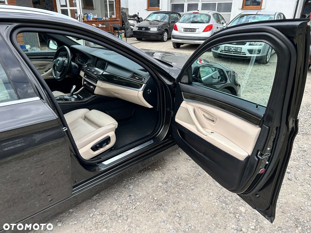 BMW Seria 5 530d Touring Luxury Line - 15