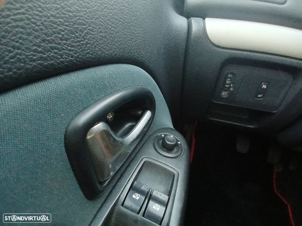 Renault Clio 1.2 16V Privilège Luxe — fotografia 8