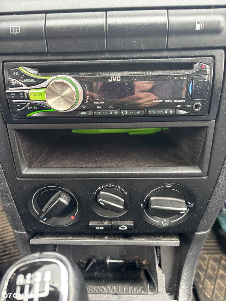 Skoda Octavia 1.6 Tour Plus - 12
