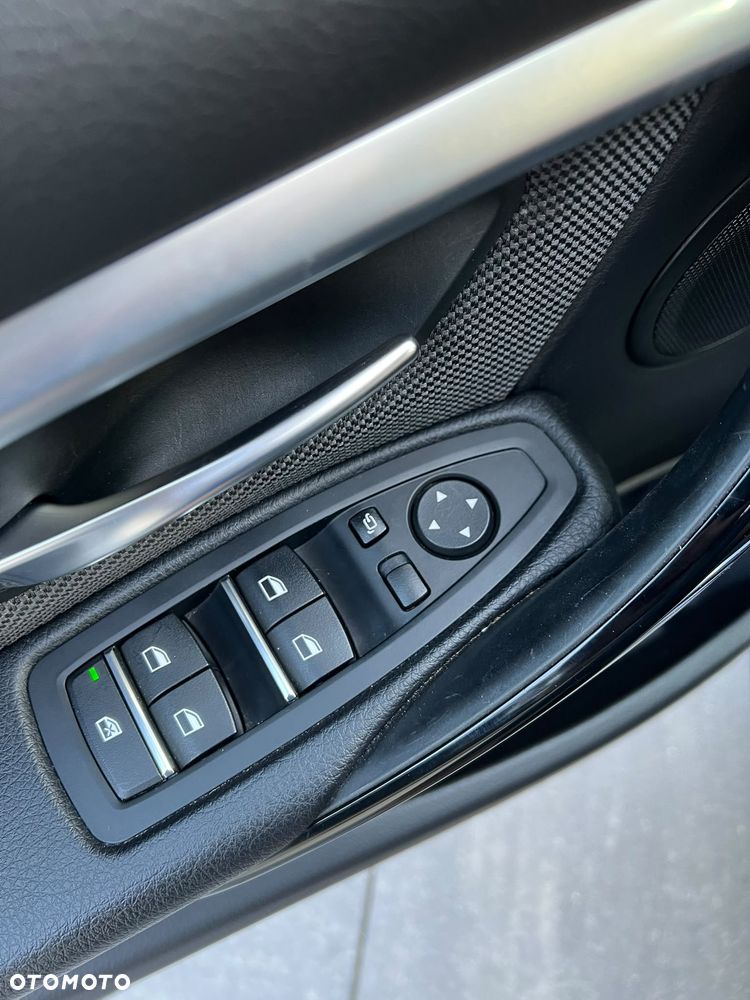 BMW Seria 3 318d Sport Line - 12