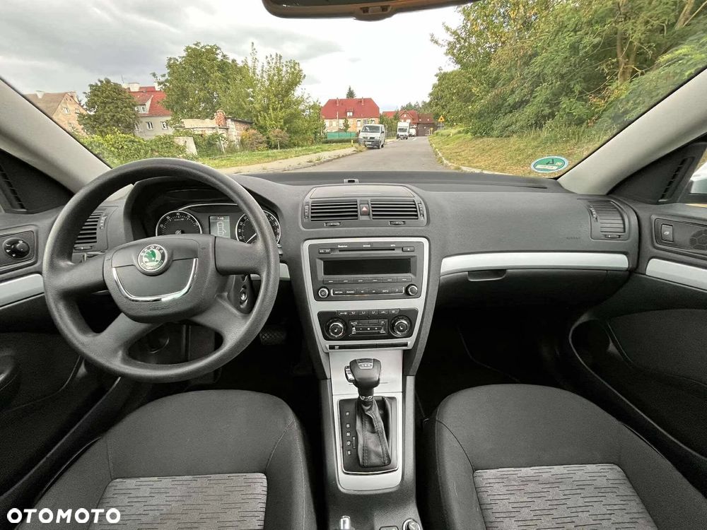 Skoda Octavia 1.8 TSI Ambiente DSG - 6