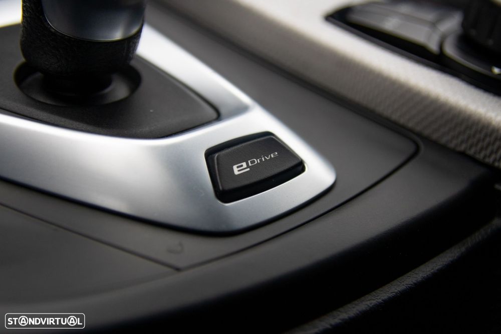 BMW 330 e iPerformance Pack M - 38