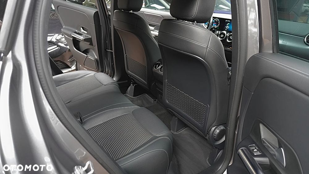 Mercedes-Benz GLA 180 - 18