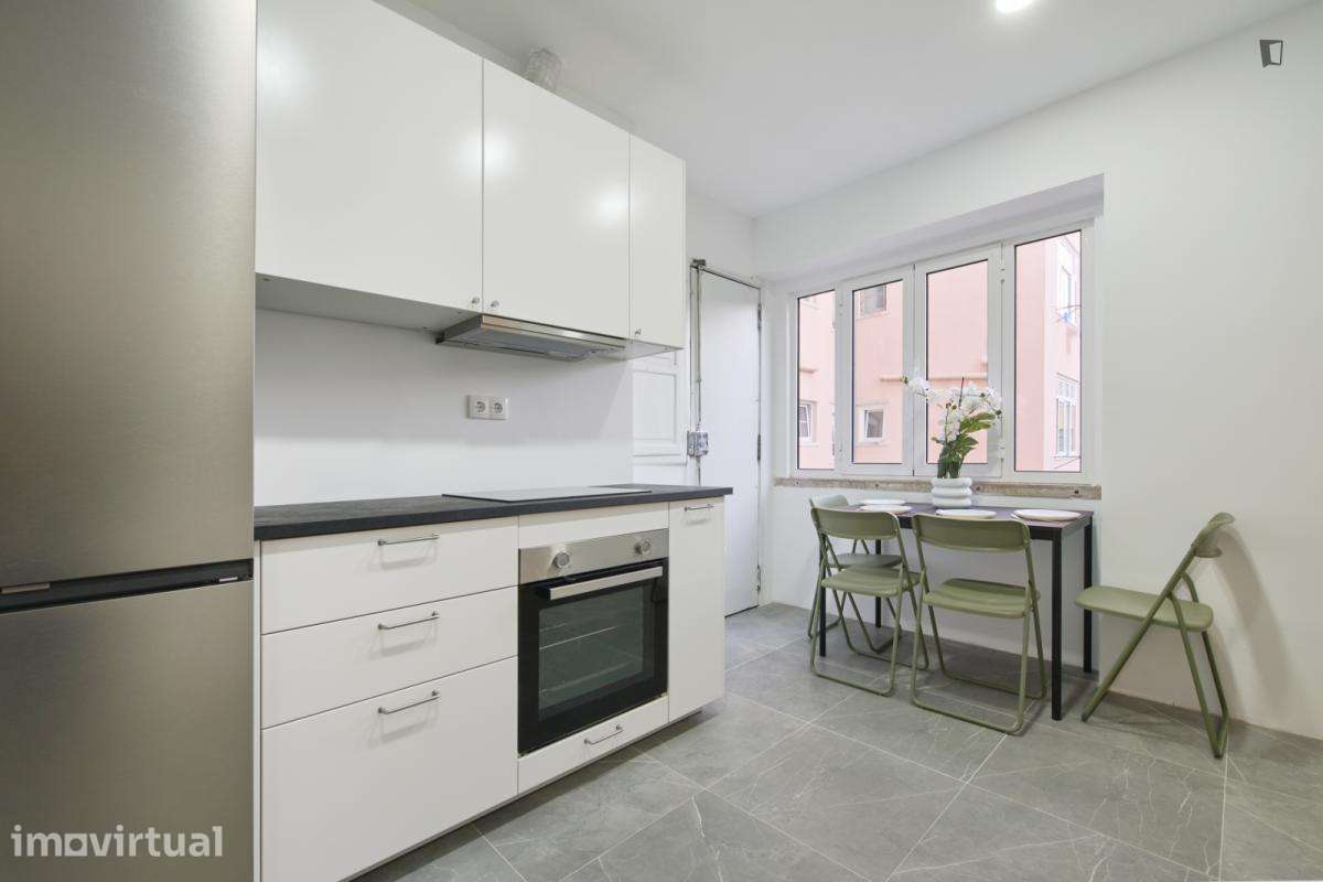 Quarto - localizado em Roma-Areeiro Lisbon - Grande imagem: 5/27