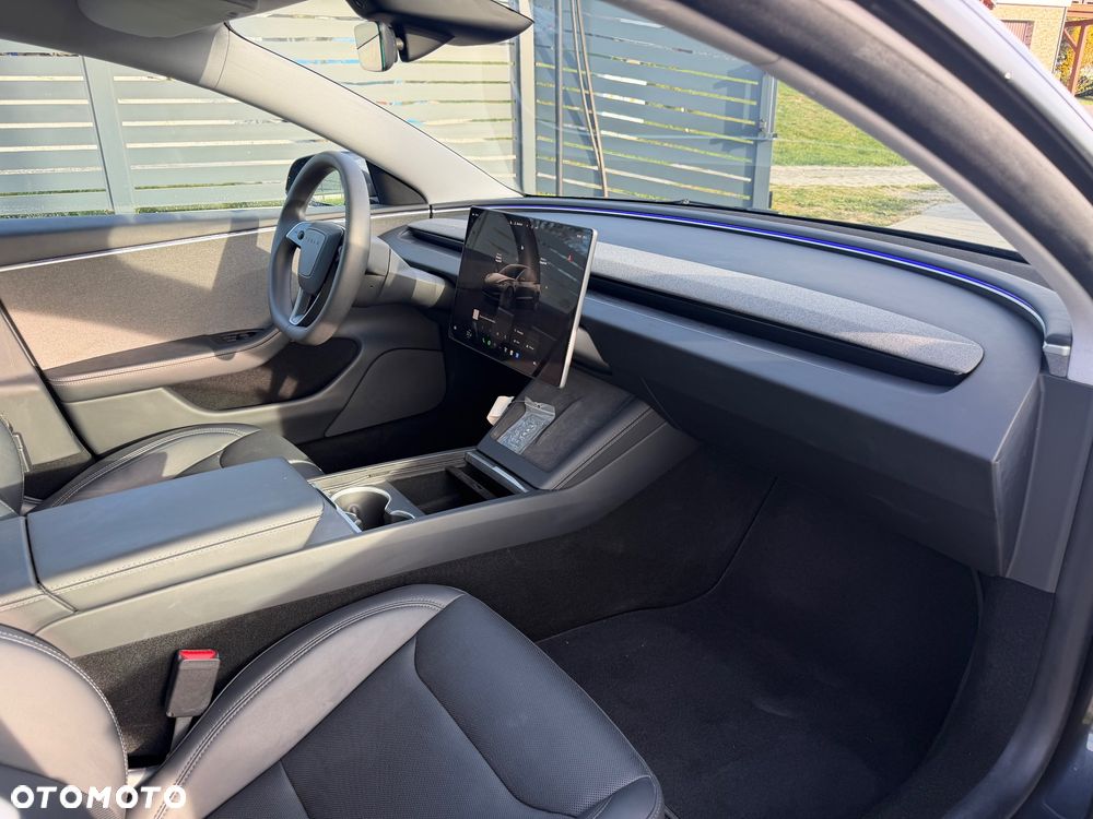 Tesla Model 3 - 10