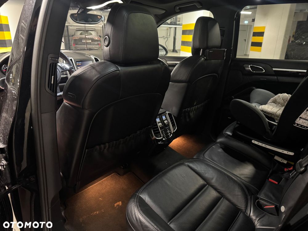 Porsche Cayenne - 16