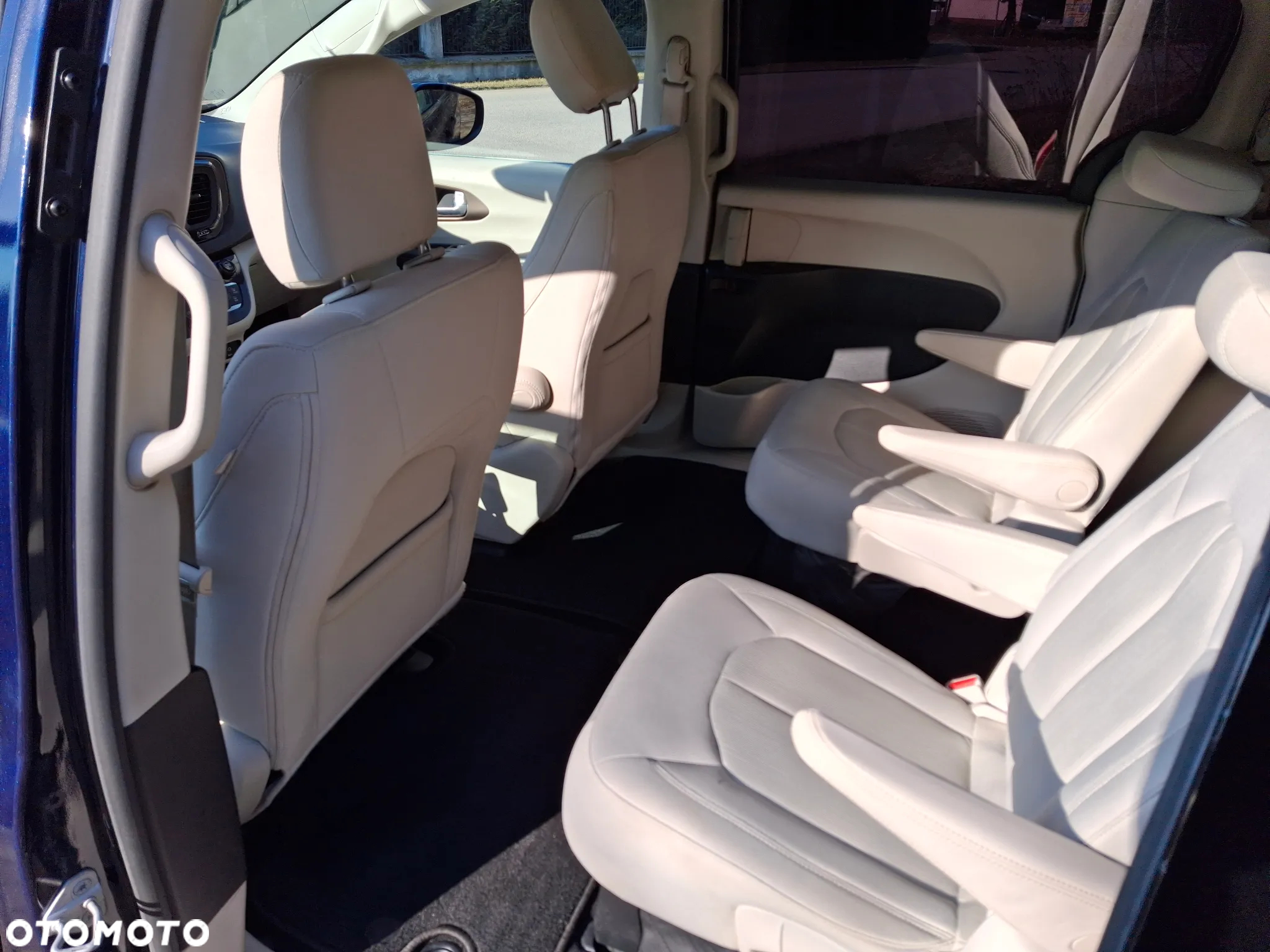 Chrysler Pacifica - 12