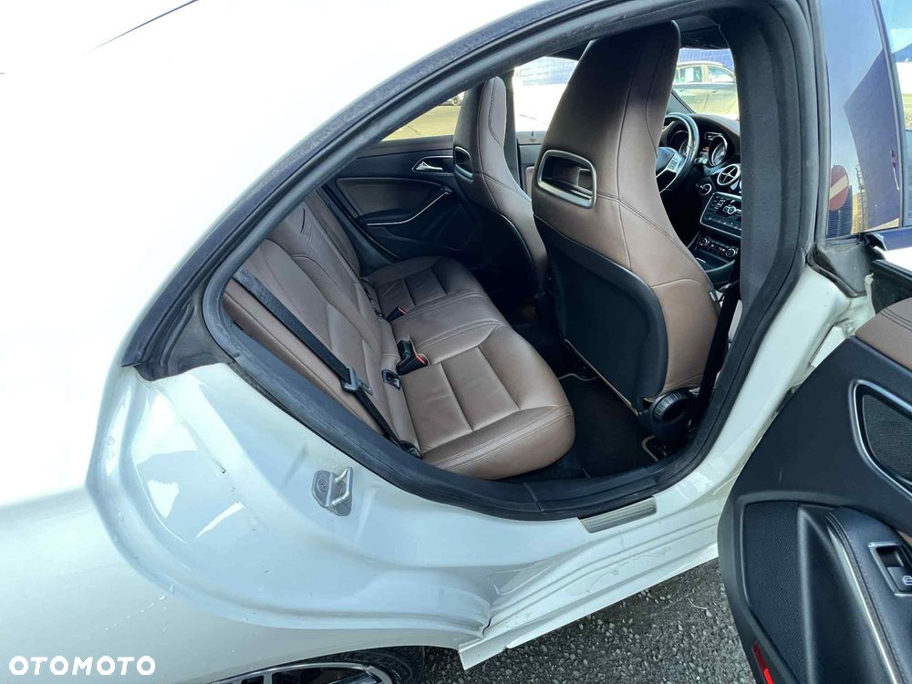 Mercedes-Benz CLA 200 CDI 7G-DCT AMG Line - 15
