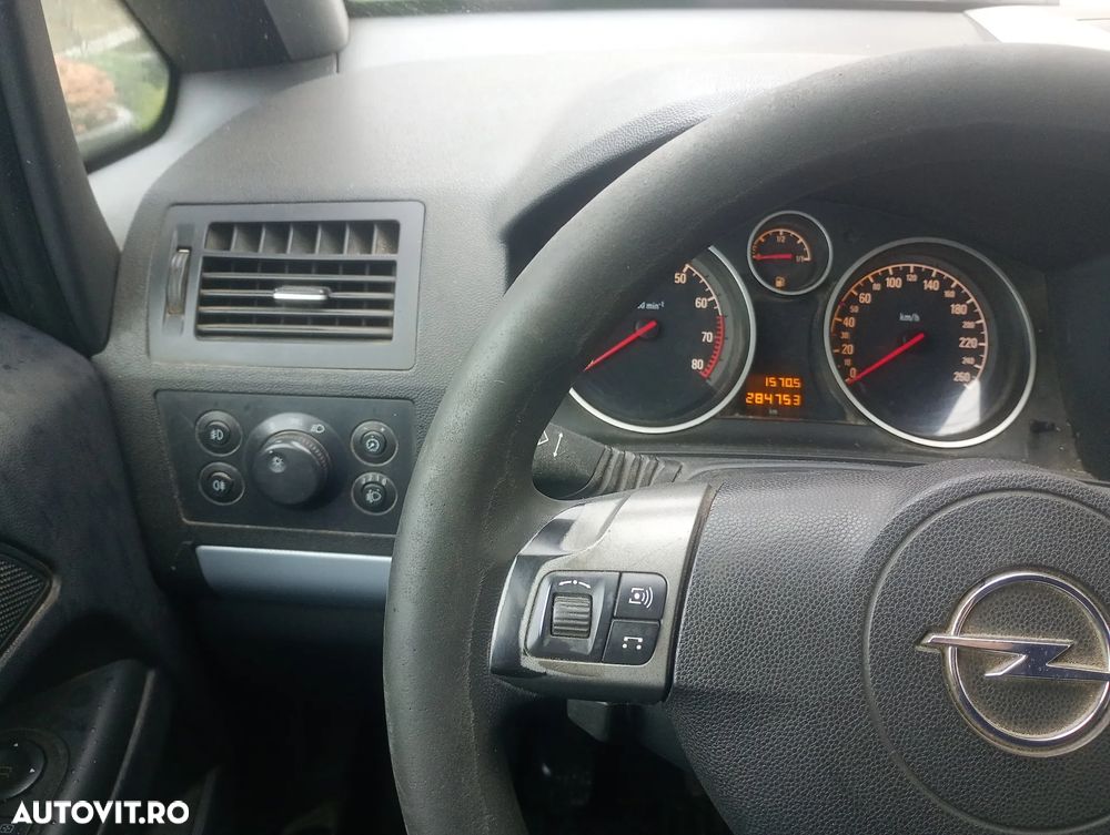 Opel Zafira 1.6i Essentia - 12