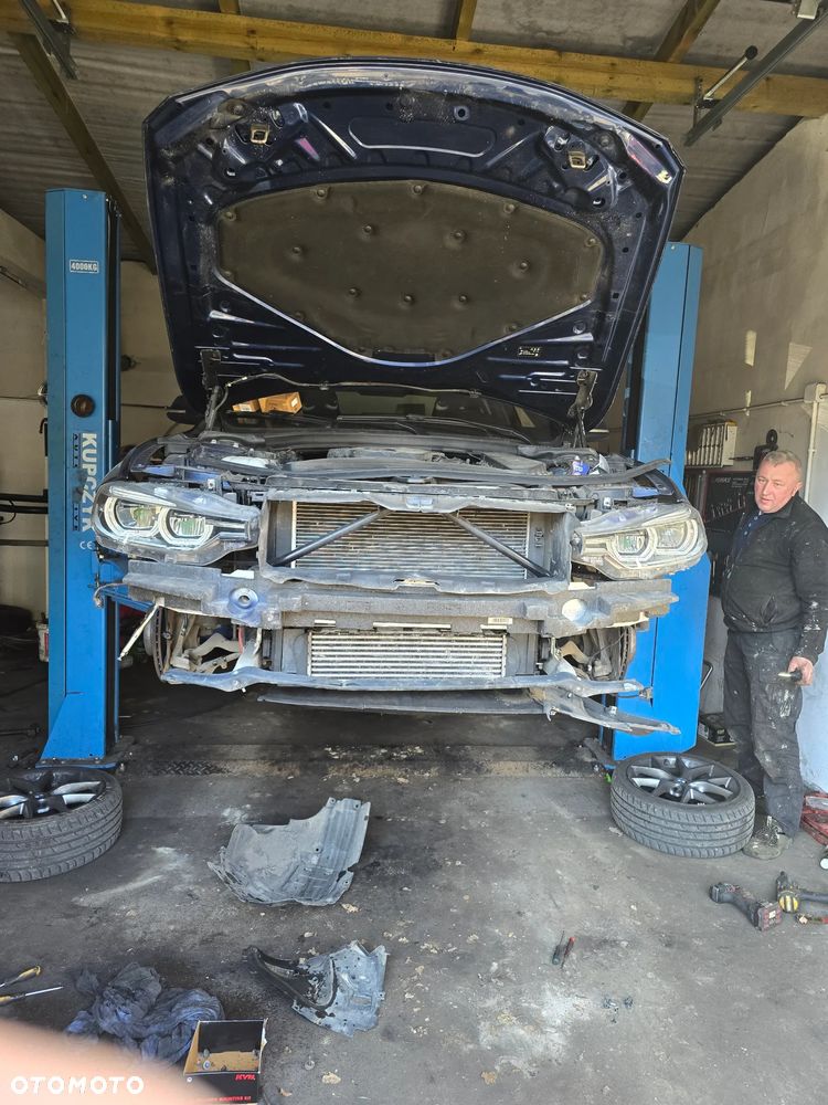 BMW Seria 3 318d Sport Line Shadow - 23