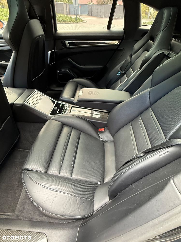 Porsche Panamera 4 Sport Turismo - 9