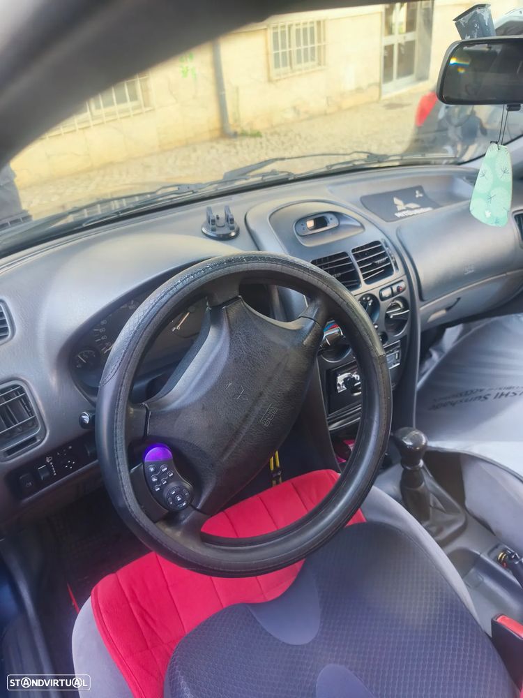 Mitsubishi Carisma Hatchback 1.6 GLX ABS - 8