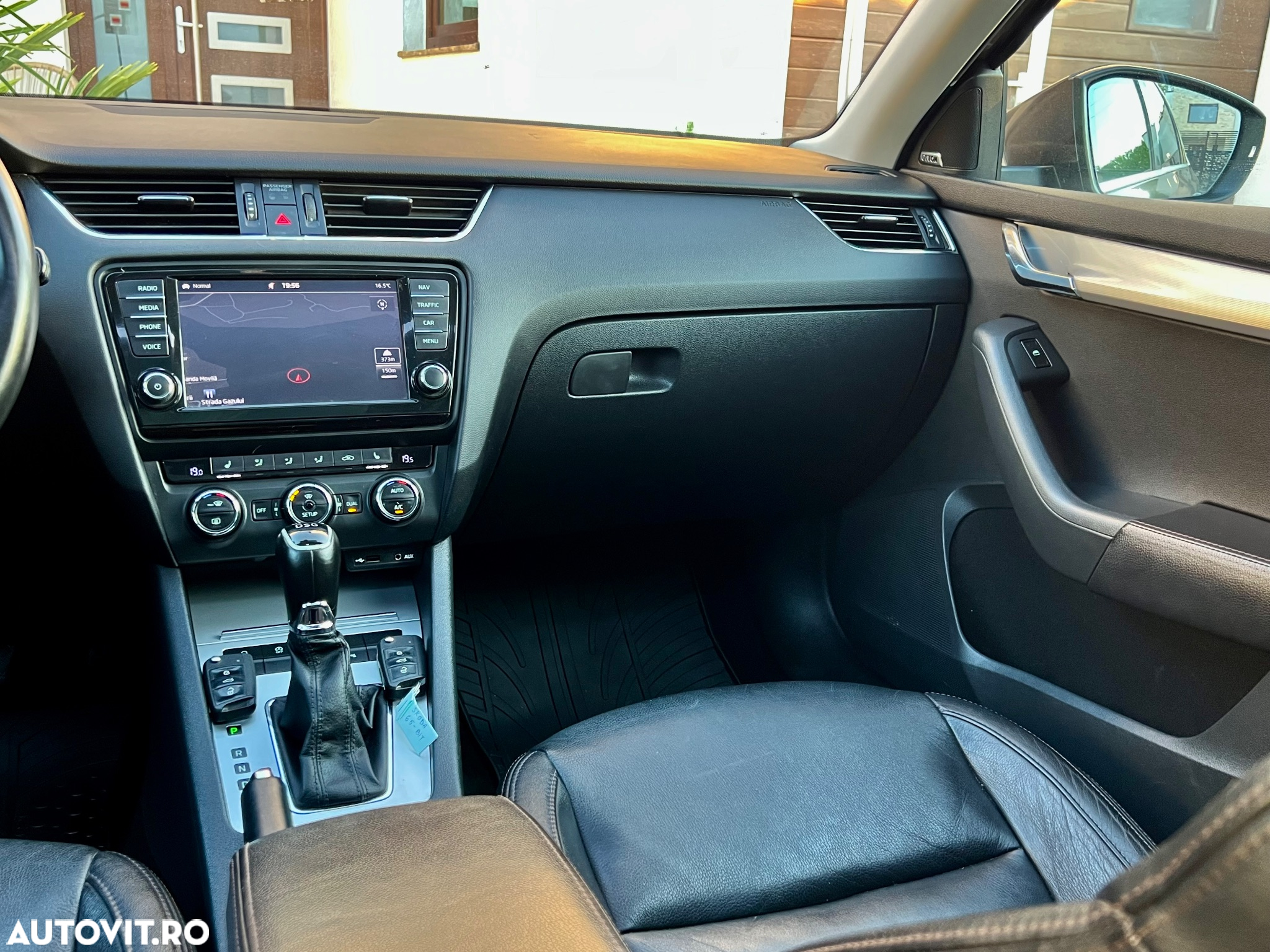 Skoda Octavia 1.6 TDI DSG Premium Edition - 26