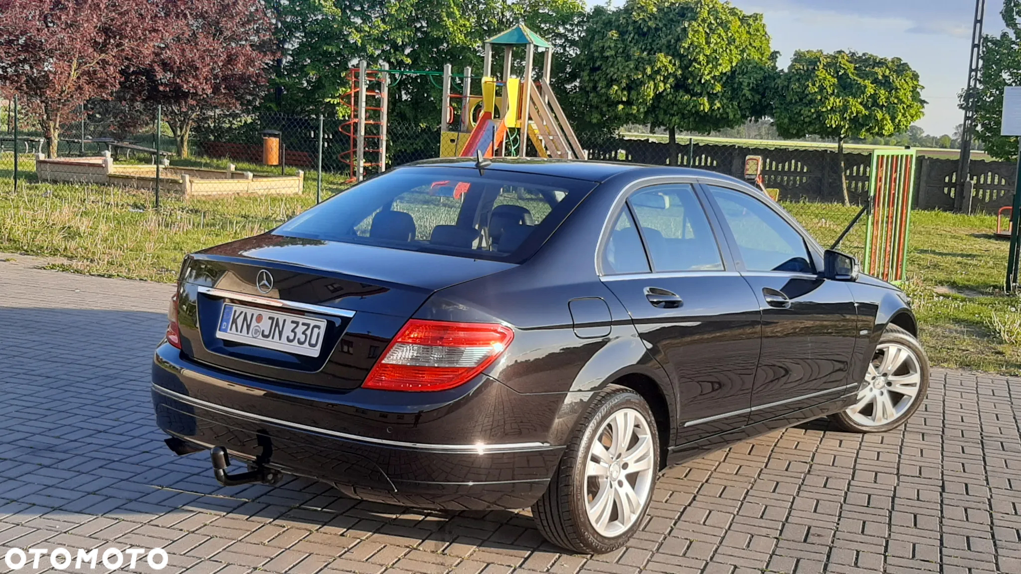 Mercedes-Benz Klasa C 180 CGI BlueEff Avantgarde - 13