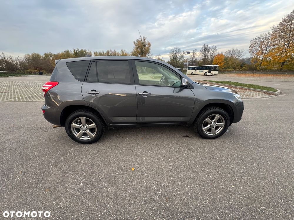 Toyota RAV4 - 6