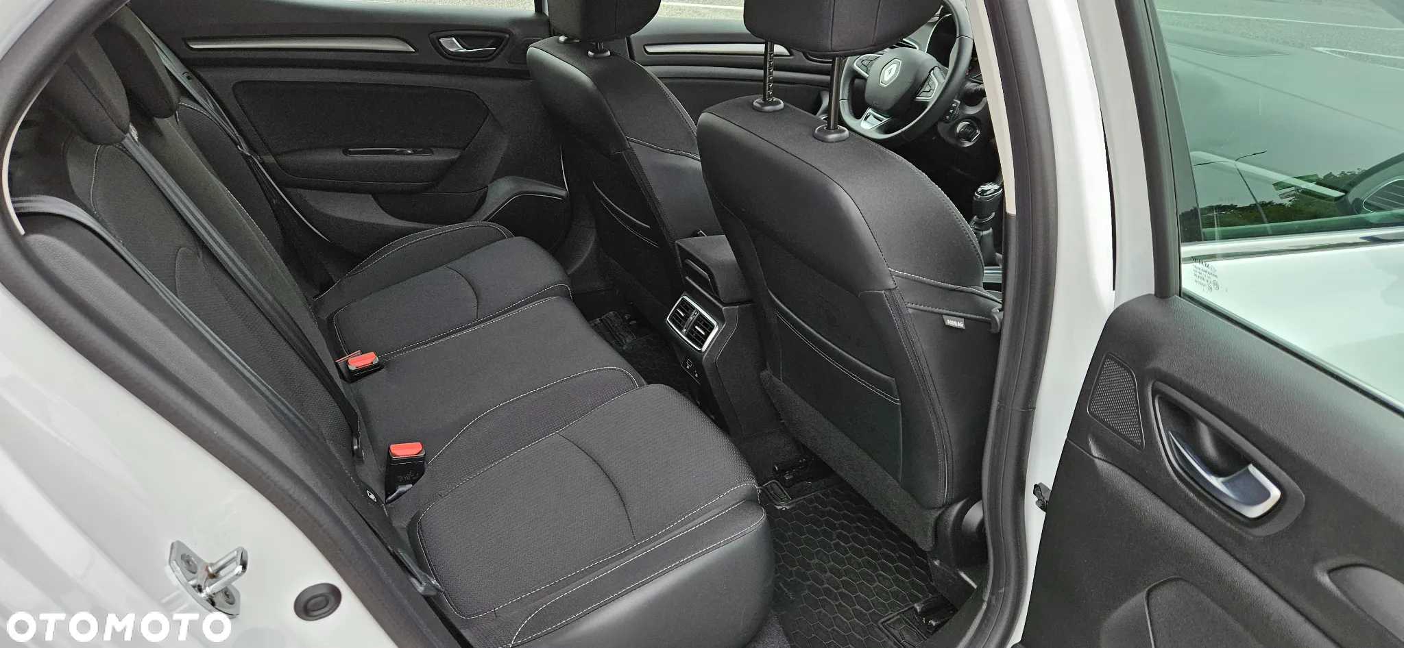 Renault Megane 1.3 TCe FAP Zen - 17