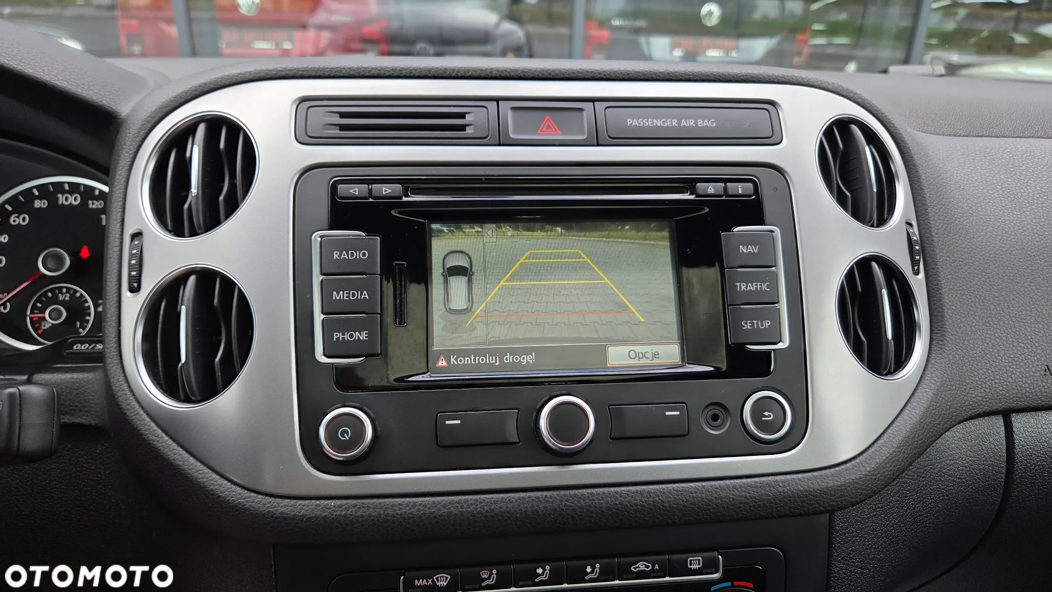 Volkswagen Tiguan 2.0 TDI DPF BlueMotion Technology Lounge Sport & Style - 18