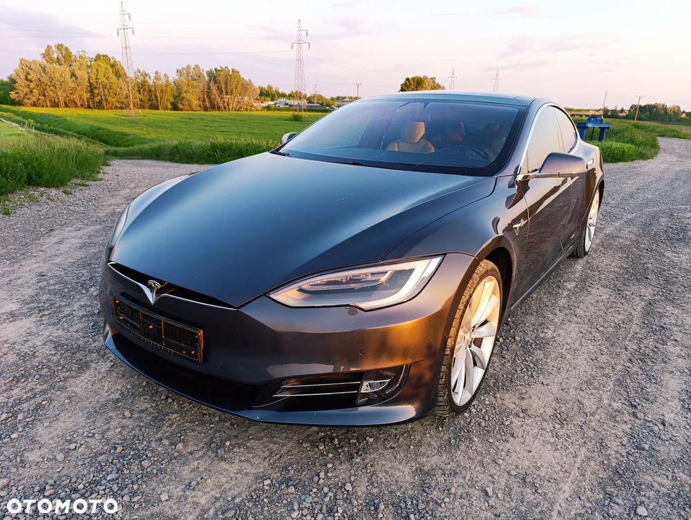 Tesla Model S - 26